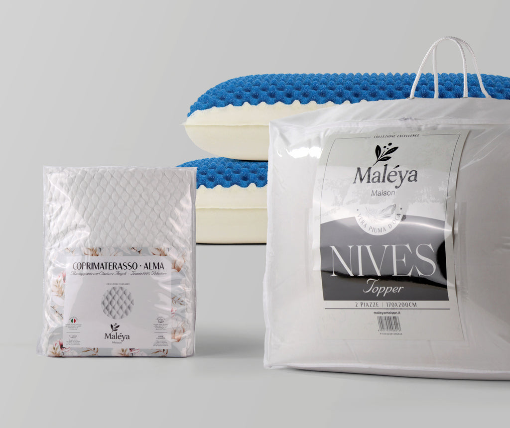 Set Benessere matrimoniale con topper NIVES in piuma d’oca, coprimaterasso ALMA e due guanciali ALISIA in memory bugnato.