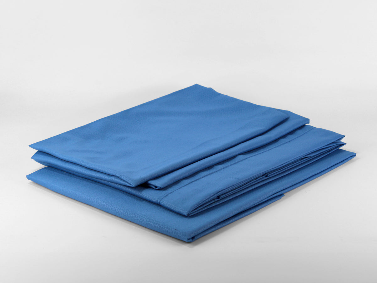 Completo letto CLOE a tinta unita, disponibile in diverse tonalità e taglie.