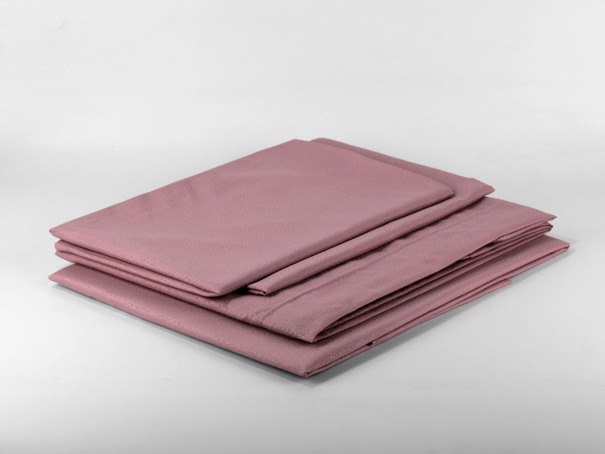 Completo letto CLOE a tinta unita, disponibile in diverse tonalità e taglie.