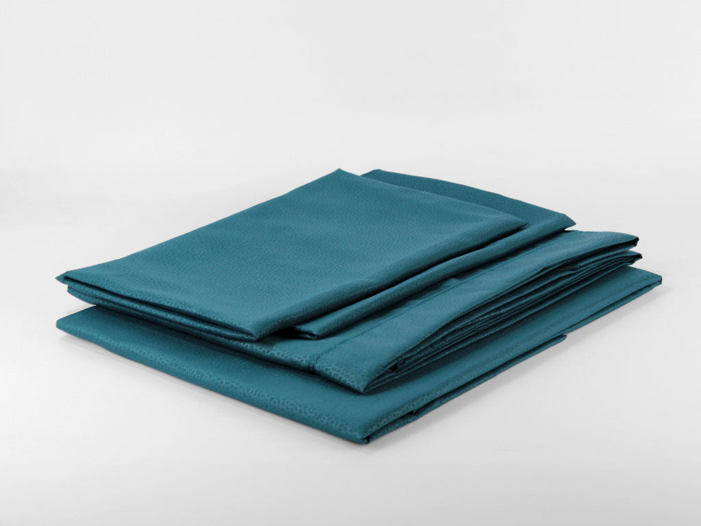 Completo letto CLOE a tinta unita, disponibile in diverse tonalità e taglie.