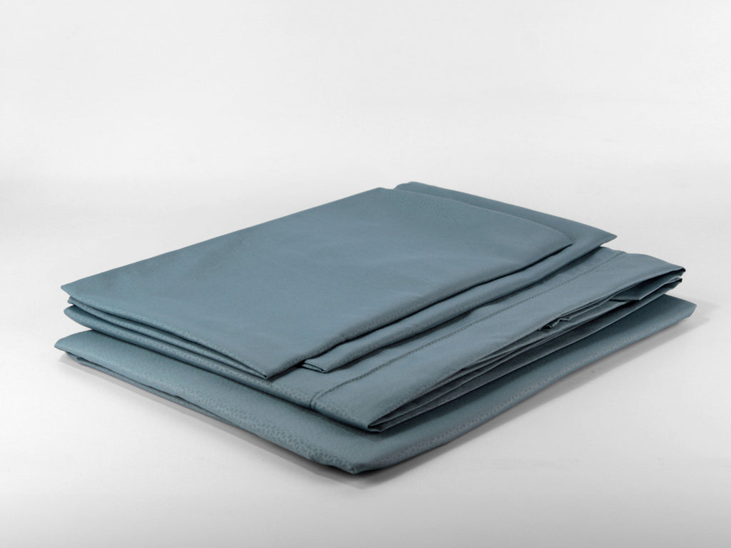 Completo letto CLOE a tinta unita, disponibile in diverse tonalità e taglie.