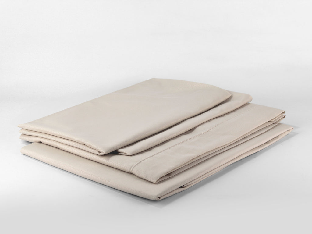Completo letto CLOE a tinta unita, disponibile in diverse tonalità e taglie.