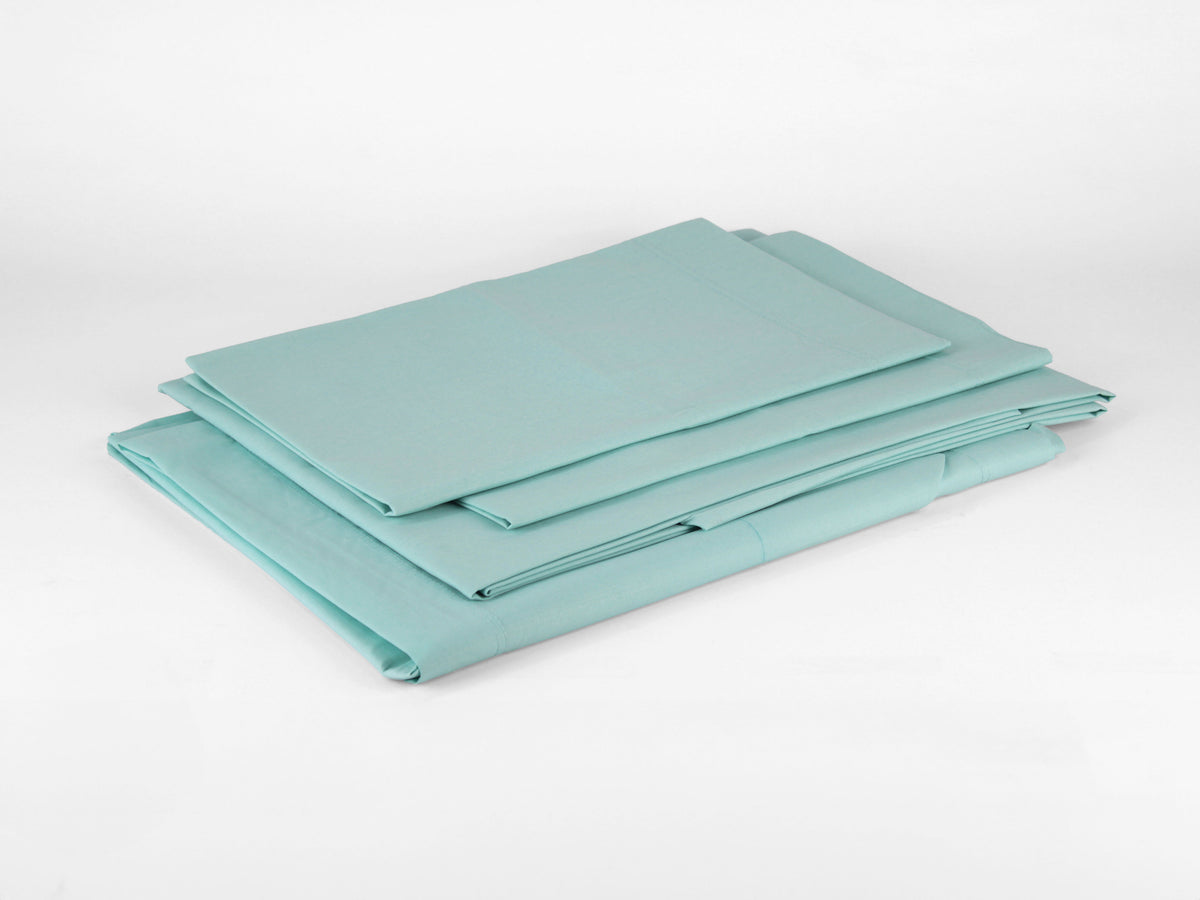 Completo letto singolo MAREA a tinta unita verde chiaro con lenzuolo sopra, sotto con angoli e federa coordinata.