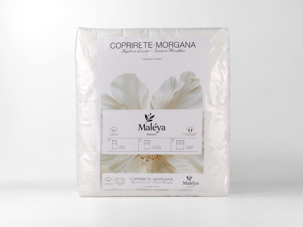 Coprirete matrimoniale MORGANA bianco da 160×190 cm in microfibra con laccetti agli angoli.