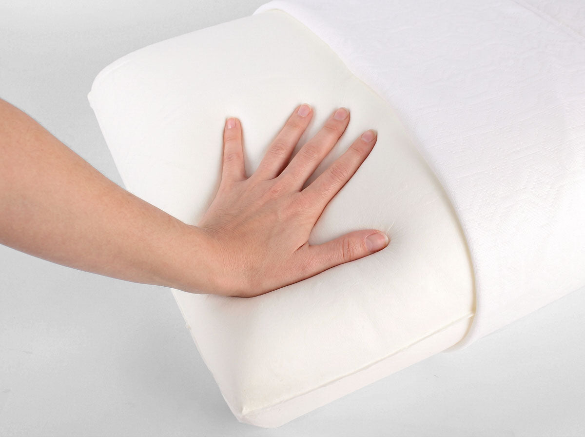 Guanciale NOA in memory foam con profilo intermedio e altezza di 15 cm.