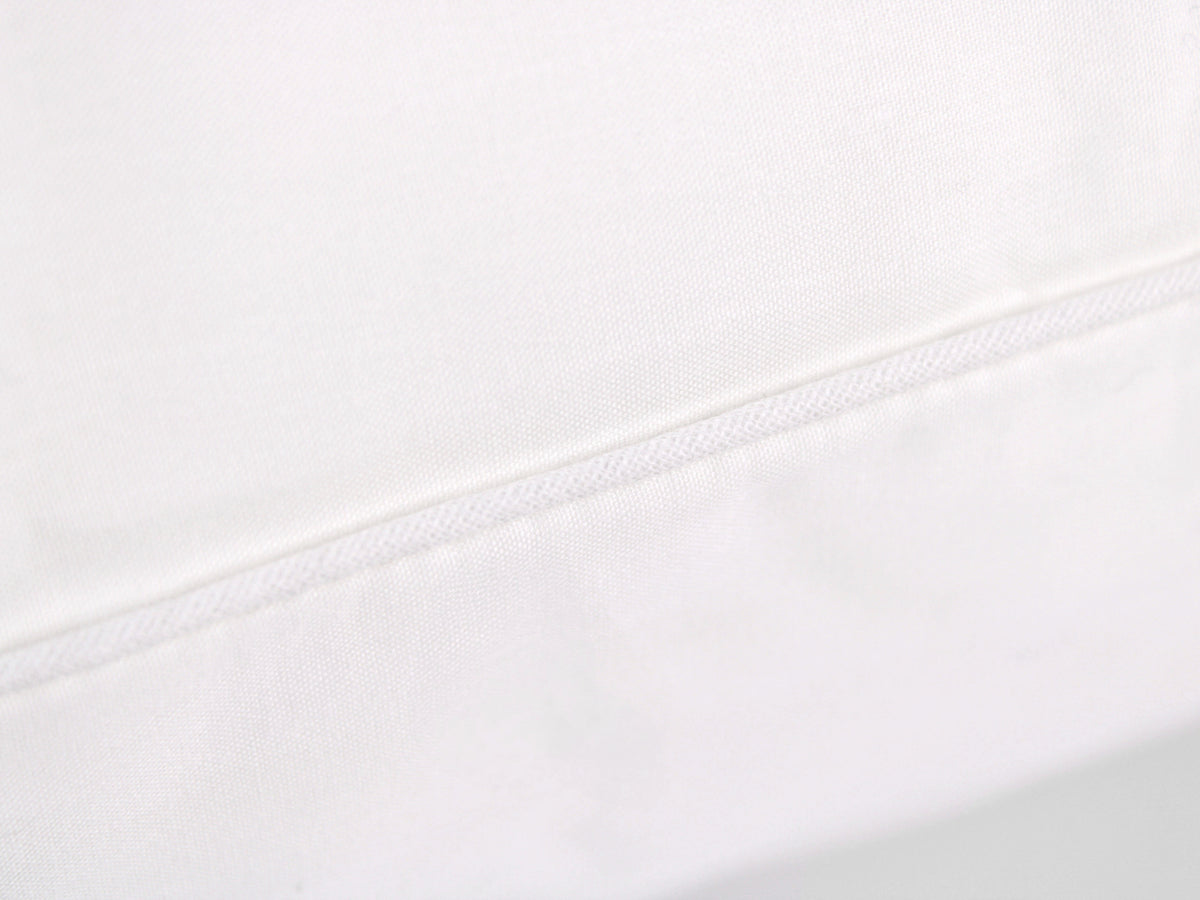 Guanciale PLUMIA bianco extra soffice con imbottitura effetto piuma e federa traspirante in cotone.