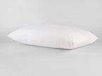 Guanciale ANIA bianco extra soffice con imbottitura in fibre siliconate e federa traspirante in cotone percalle.