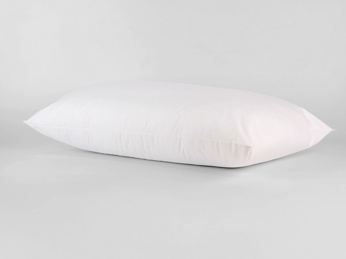Guanciale ANIA bianco extra soffice con imbottitura in fibre siliconate e federa traspirante in cotone percalle.