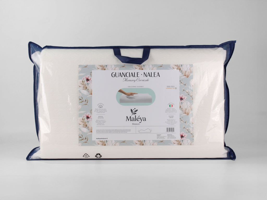 Guanciale NALEA bianco in memory foam cervicale con profilo ergonomico sagomato.