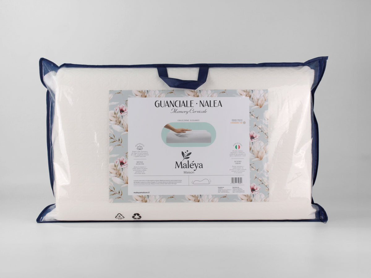 Guanciale NALEA bianco in memory foam cervicale con profilo ergonomico sagomato.