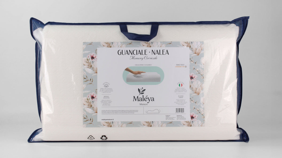 Guanciale NALEA in memory cervicale disponibile come omaggio promozionale. Profilo ergonomico a doppia altezza e struttura traspirante.
