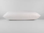 Guanciale ANIA bianco extra soffice con imbottitura in fibre siliconate e federa traspirante in cotone percalle.