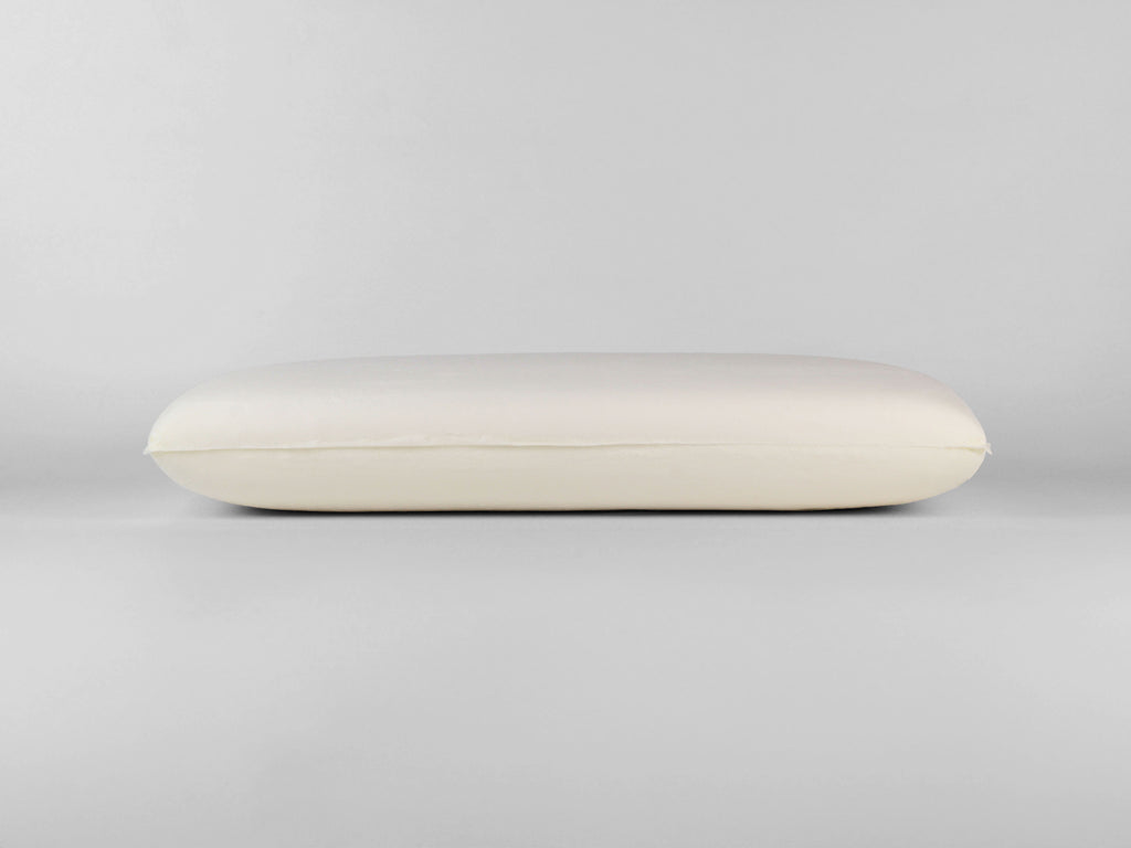Guanciale NOA in memory foam con profilo basso e altezza di 13 cm.