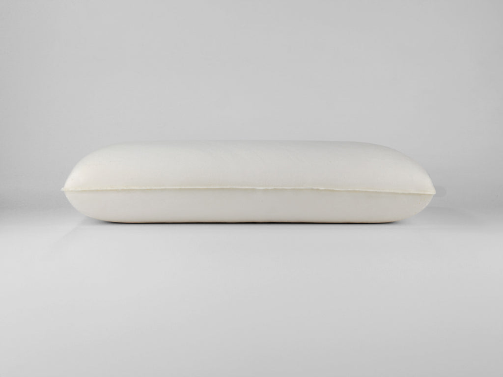 Guanciale NOA in memory foam con profilo intermedio e altezza di 15 cm.