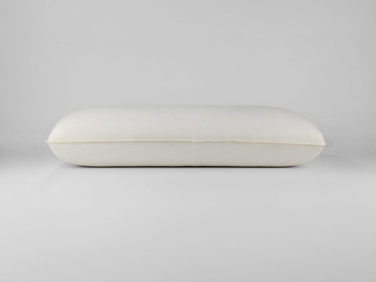 Guanciale NOA in memory foam con profilo intermedio e altezza di 15 cm.
