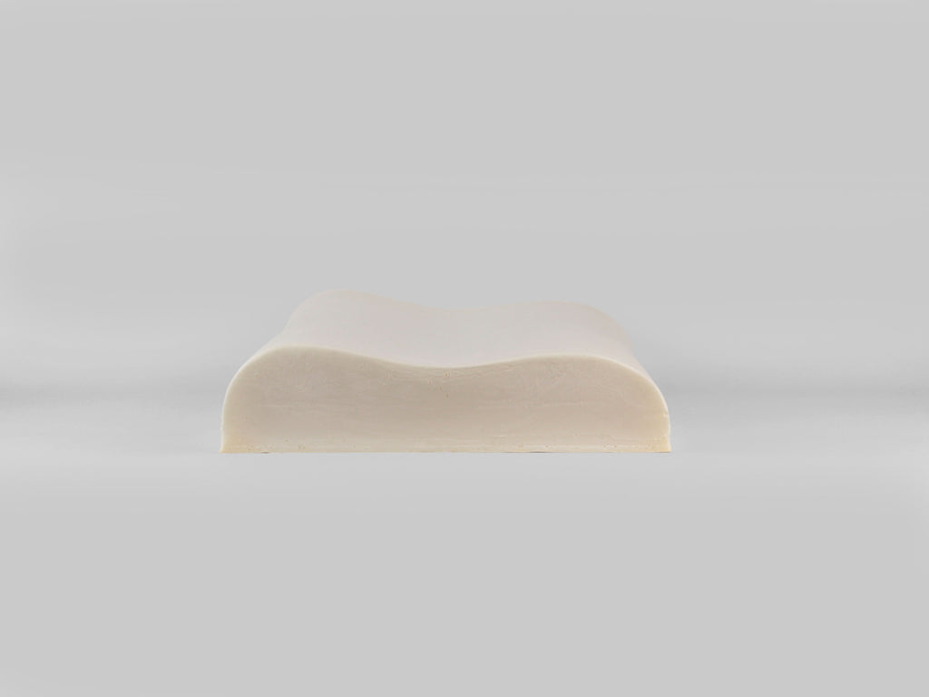 Guanciale NALEA bianco in memory foam cervicale con profilo ergonomico sagomato.