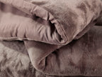 Piumone matrimoniale GARDENA a due piazze, tinta unita, con superficie morbida e vellutata.