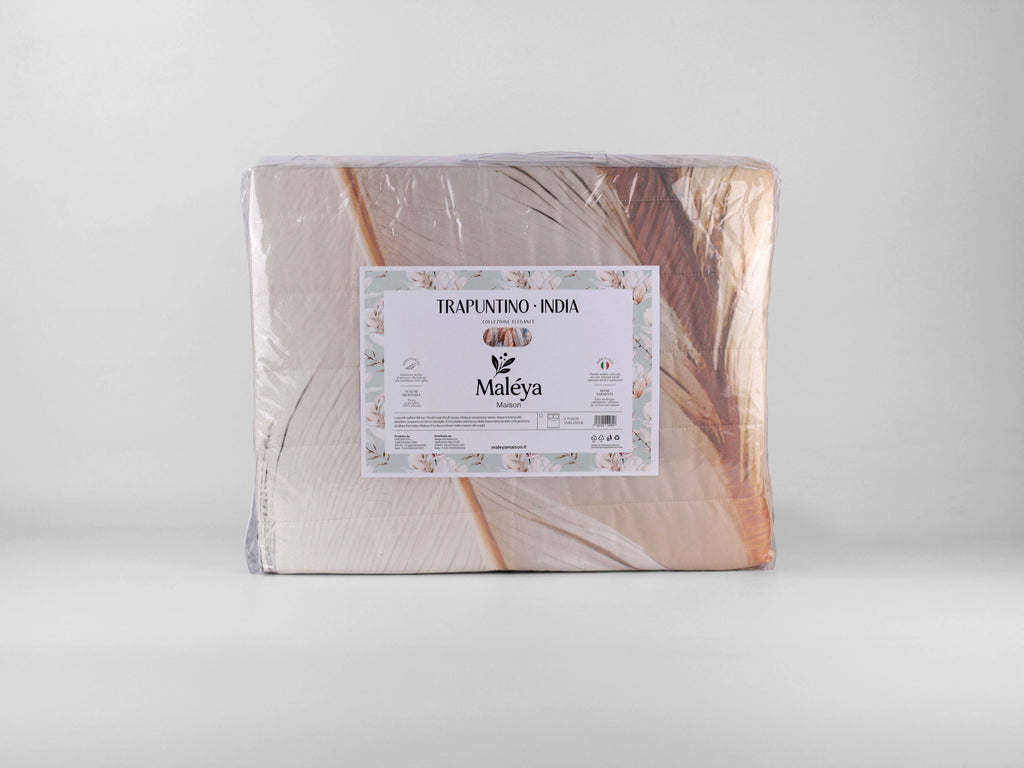 Trapuntino matrimoniale INDIA a due piazze con fantasia astratta nei toni del beige, marrone e grigio.